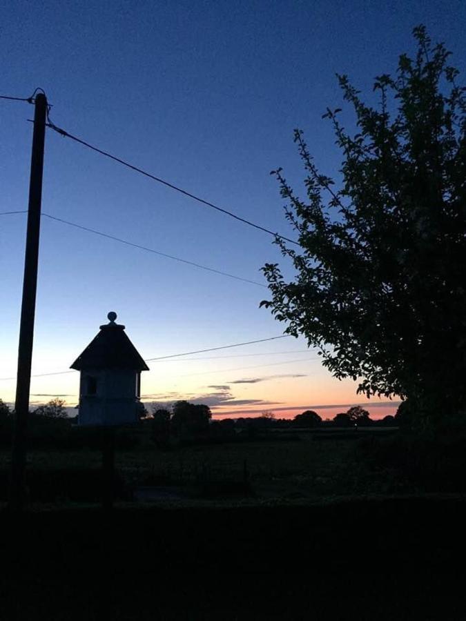 The Shepherd's Hut With Seasonal Swimming Pool *