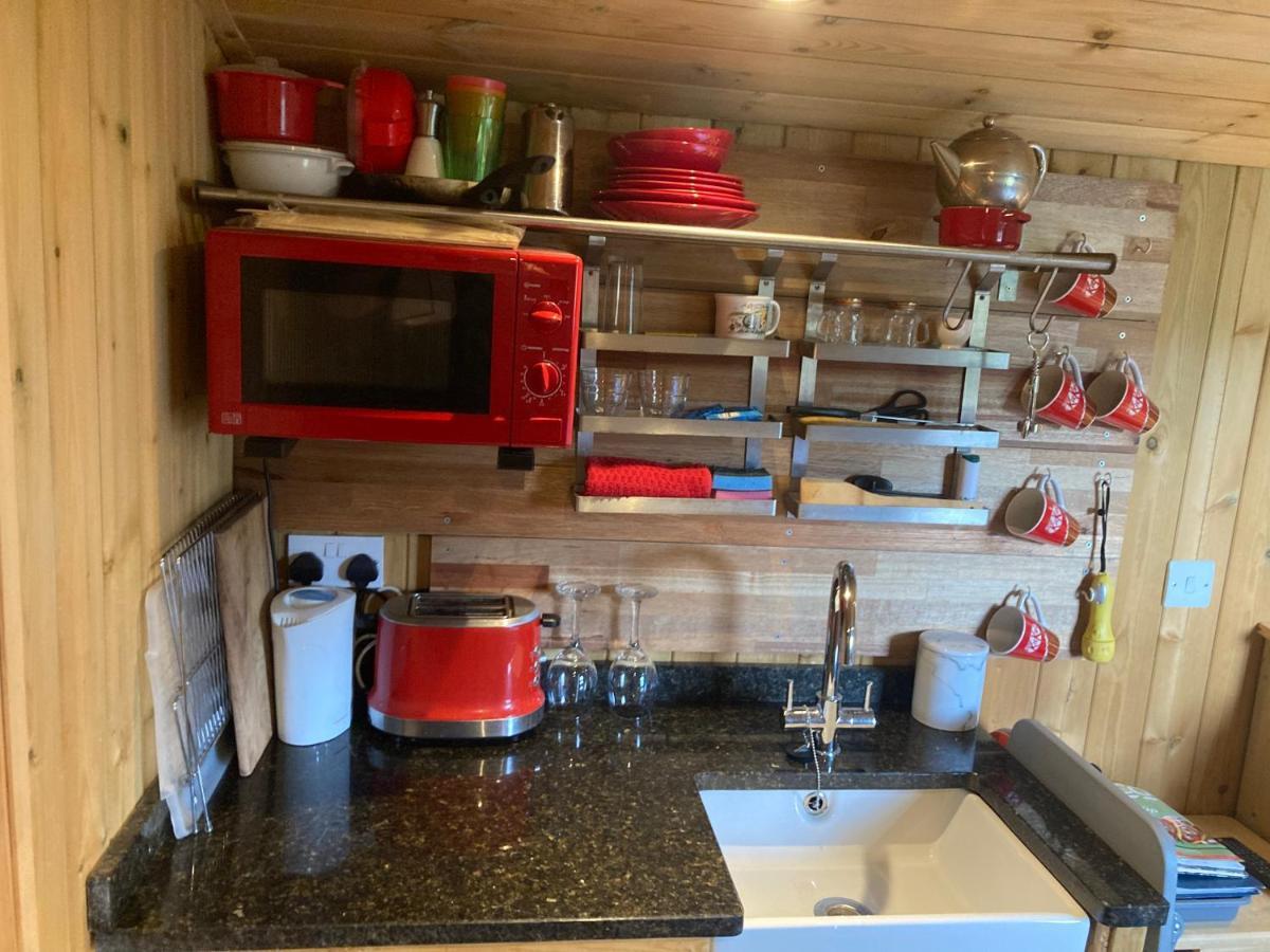 The Shepherd's Hut With Cosy Logburner * Wrexham